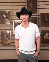 Kenny Chesney wearing a black cowboy hat