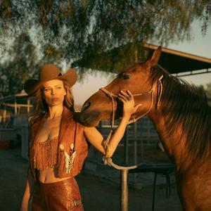 Twinnie holding a horse