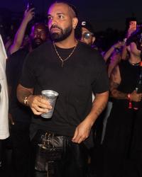 Drake in the club