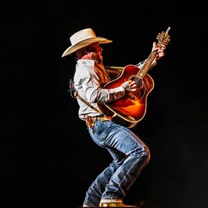Cody Johnson performing live in 2025
