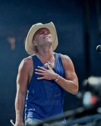 Artist - Kenny Chesney Live 5