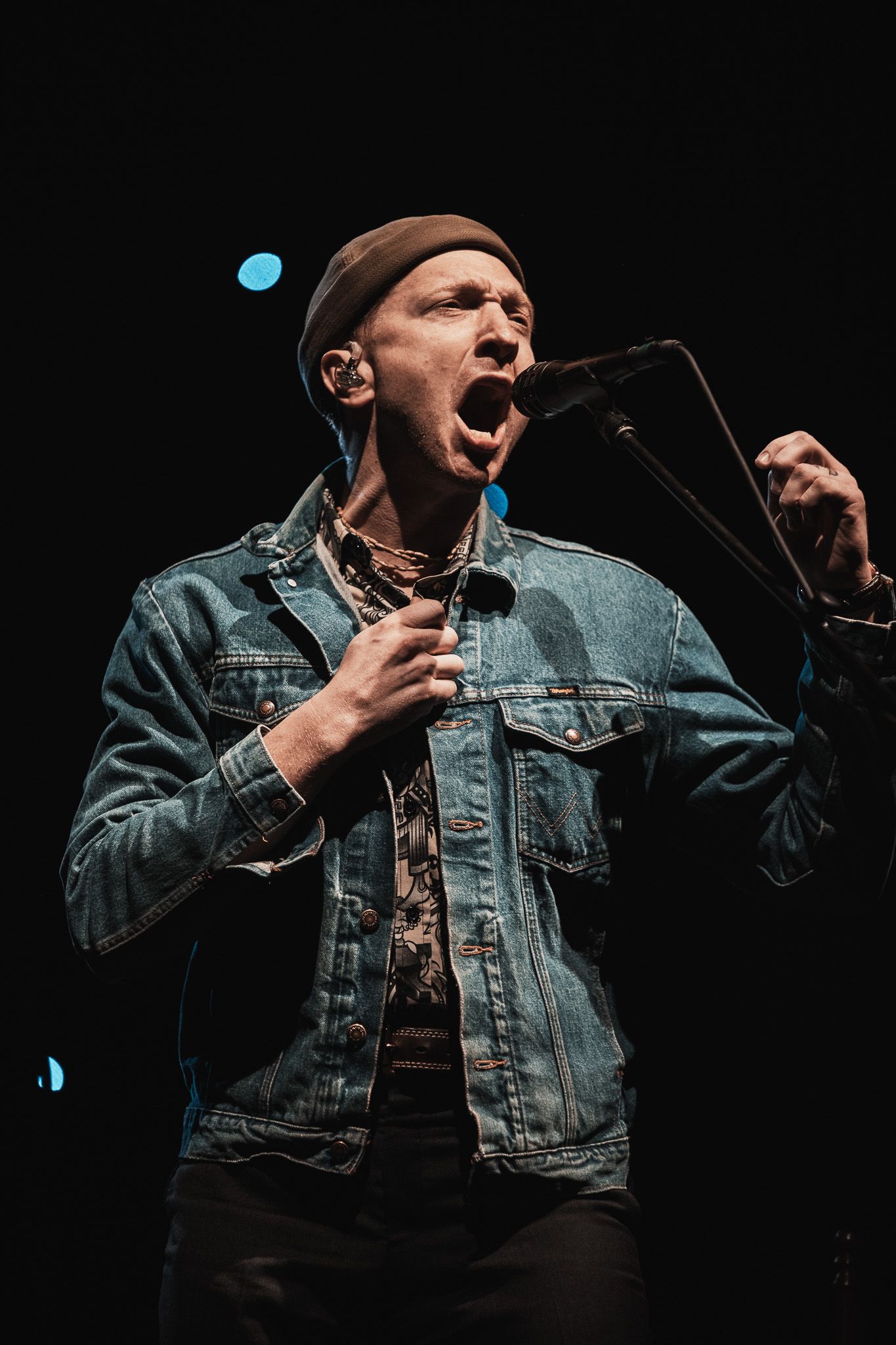 Holler Country Music