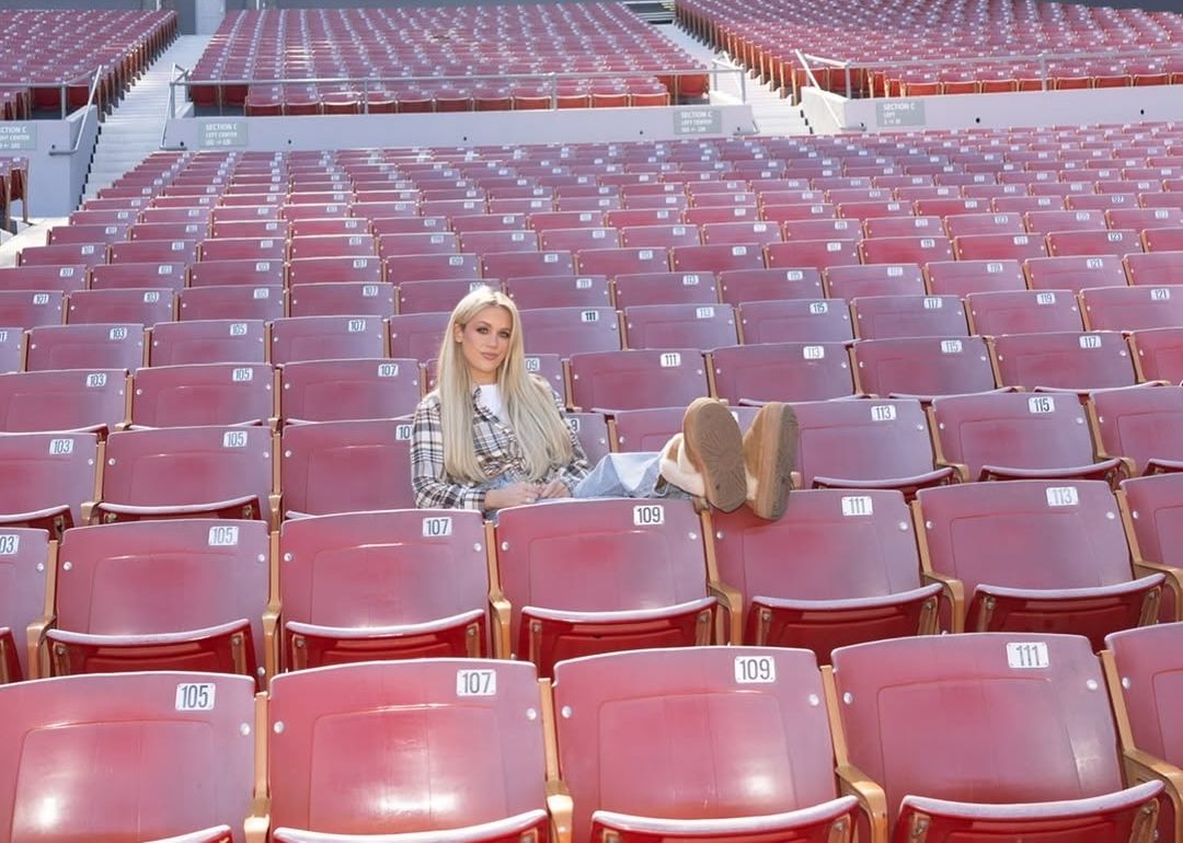 <p>Megan Moroney 10/9 Clue</p>