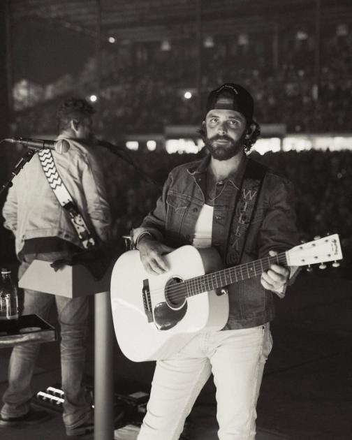Thomas Rhett Shares Beautiful New Unreleased Song, ‘Stubborn’ | Holler