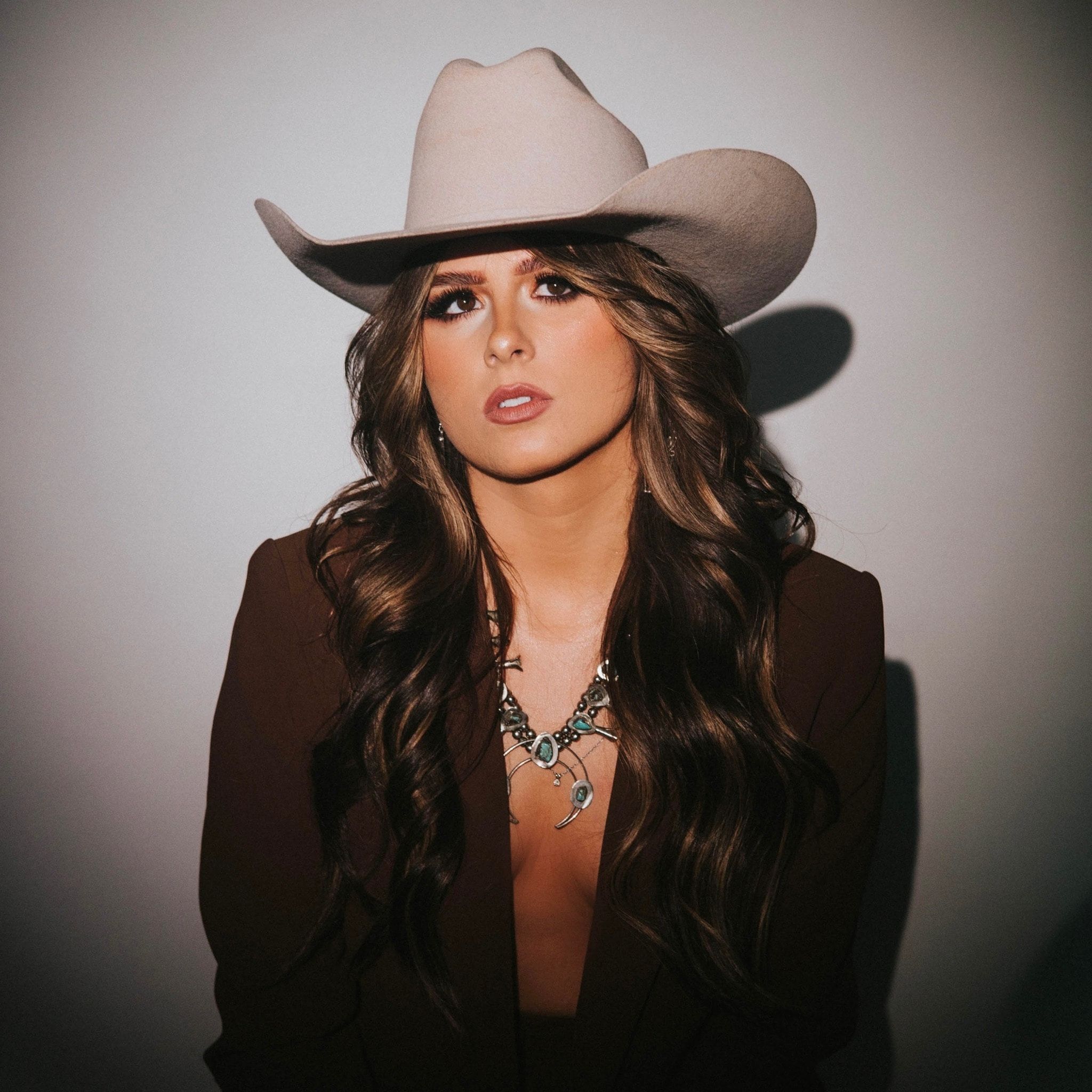 Ella Langley to Release New Song, 'Paint The Town Blue'