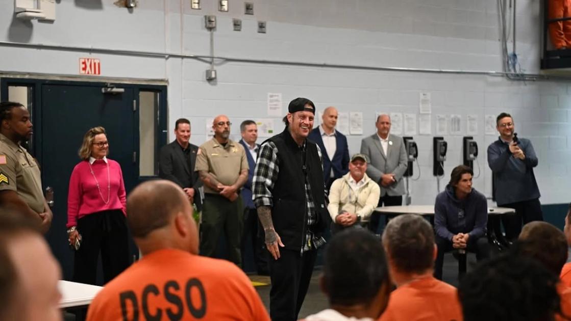 Jelly Roll Donates 300 Thanksgiving Meals to Inmates and Staff at the Same Nashville Prison He Was Once Incarcerated In | Holler