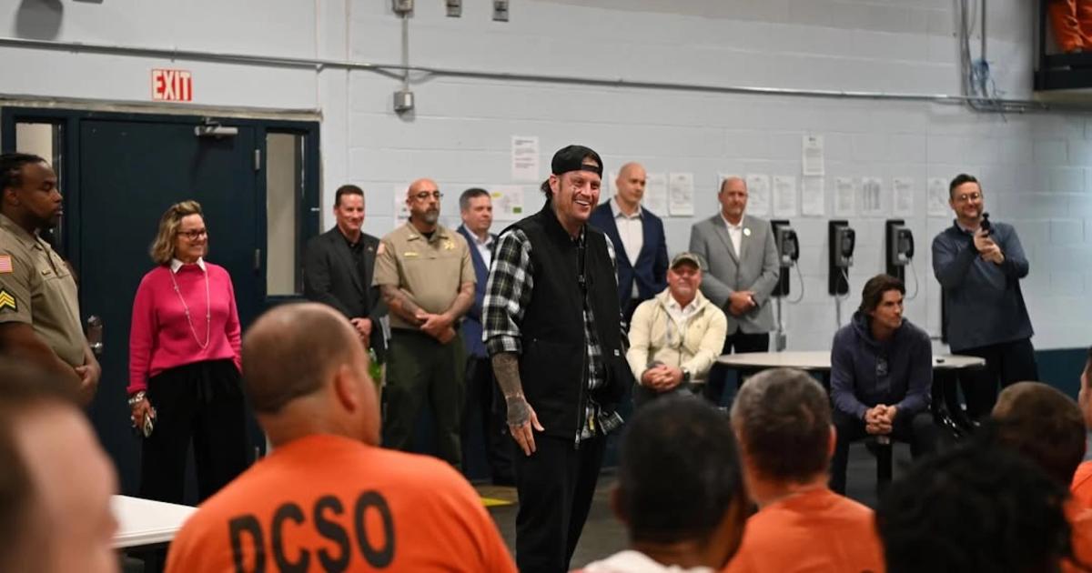 Jelly Roll Donates 300 Thanksgiving Meals to Inmates and Staff at the Same Nashville Prison He Was Once Incarcerated In | Holler