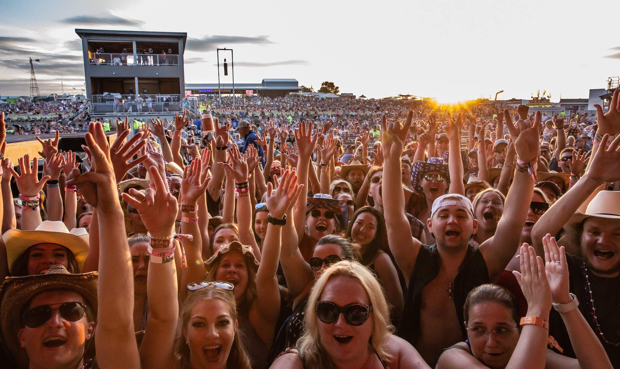 Country Fest Wisconsin 2023 LineUp, Dates & Tickets Holler