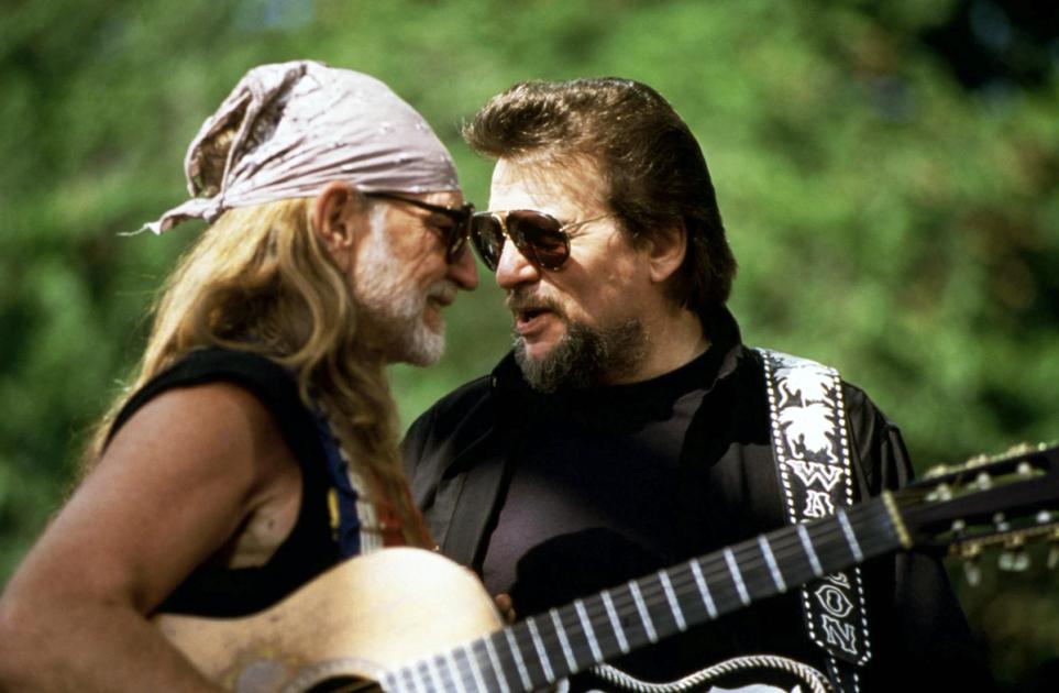 What Is Outlaw Country?: A Guide to History & Artists | Holler