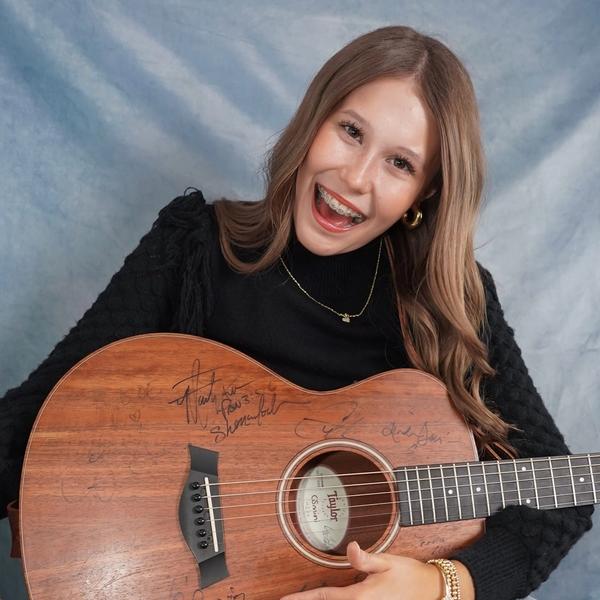 Artist - Khloe Grace 1