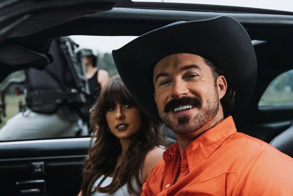 Riley Green to Embark on ‘Damn Country Music’ Tour with Ella Langley