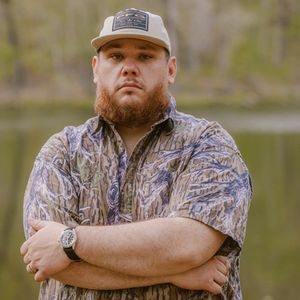 Artist - Luke Combs 32