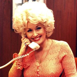 Dolly Parton staring in the film 9 to 5