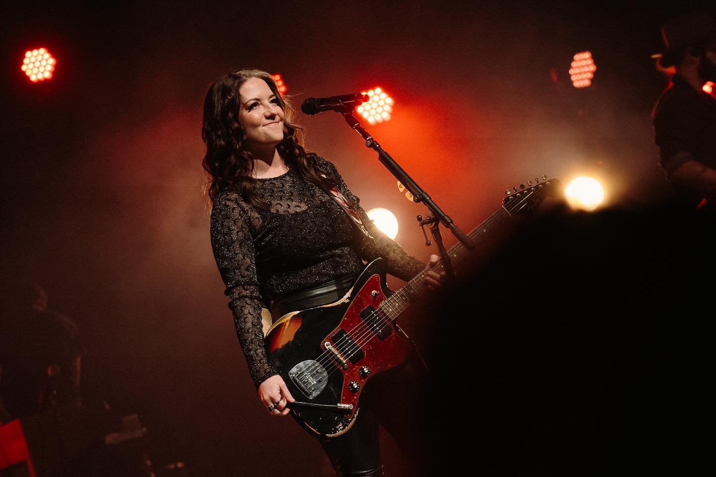 <p>Ashley McBryde performing live</p>