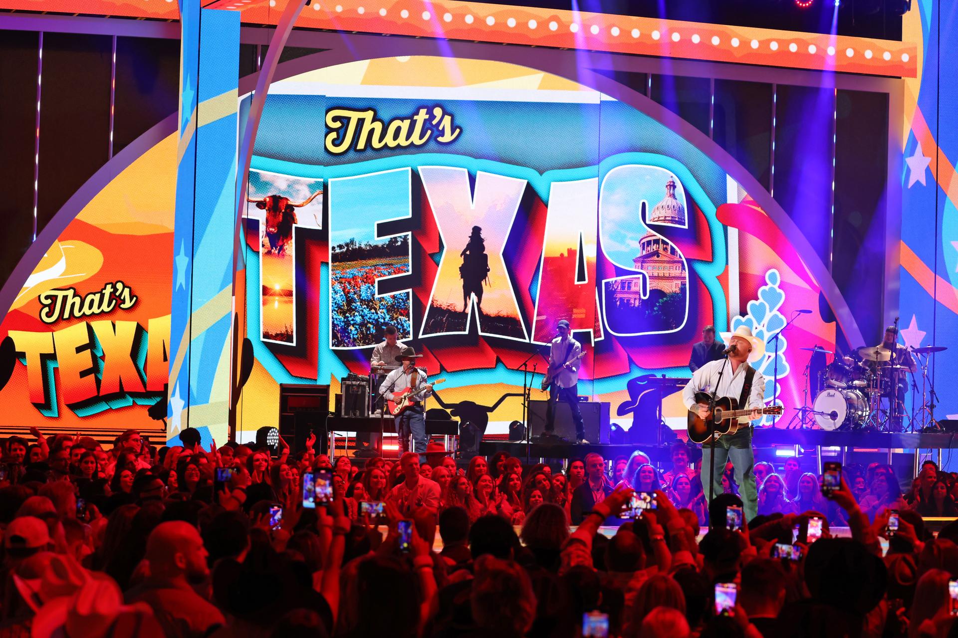 Cody Johnson Kicks Off 2024 CMT Music Awards with Untouchable Take On  'That's Texas