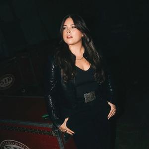 Gigi Perez dressed all in black