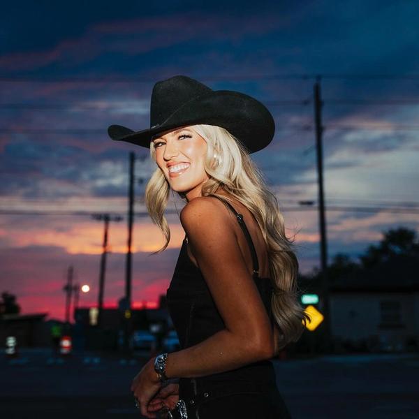 Holler Country Music