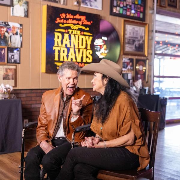 Artist - Randy Travis & His Wife Mary 1