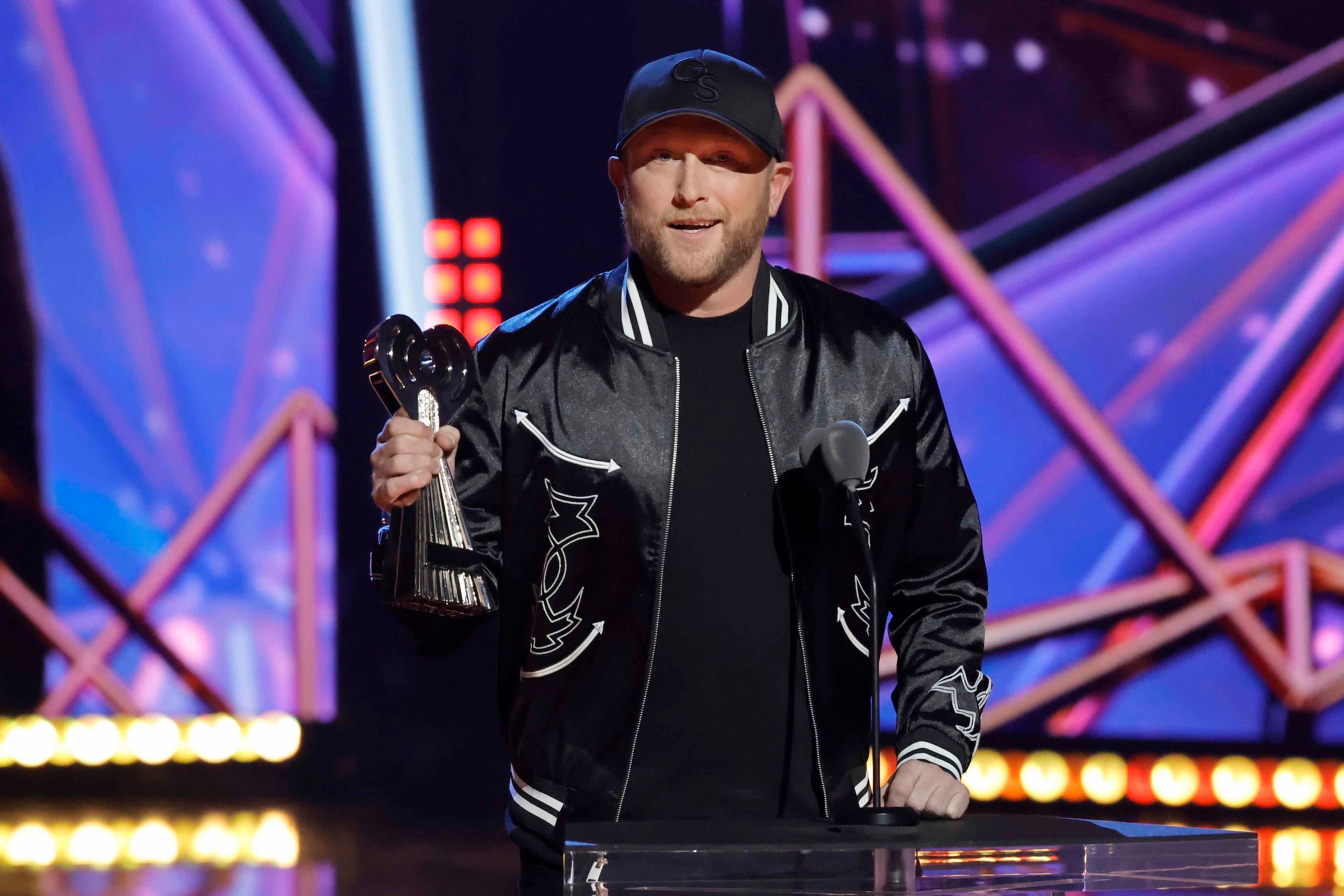 Cole Swindell Wins Second Trophy of the Night for Single of the Year at
