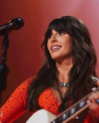 Ella Langley performing in red in Texas