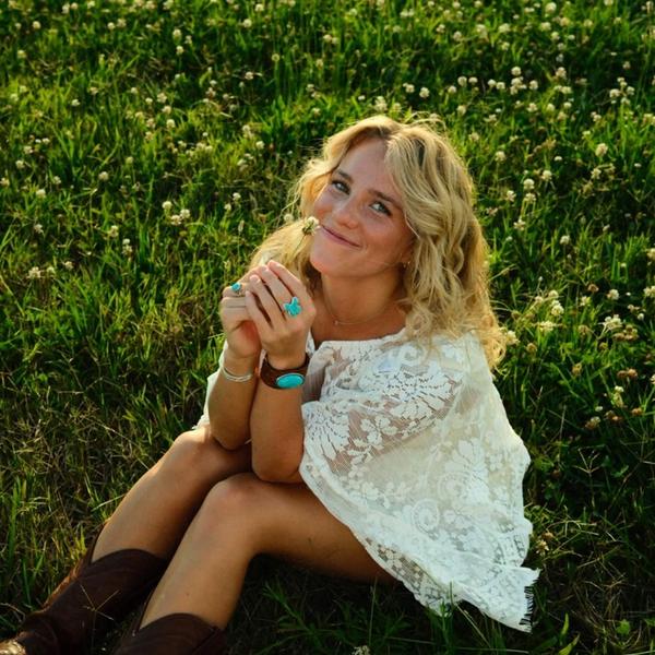 Avery Anna in a field 2026