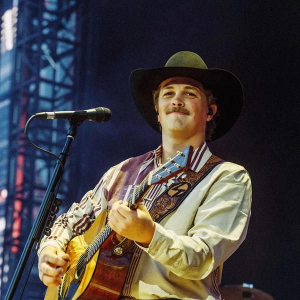 Zach Top performing live in 2026