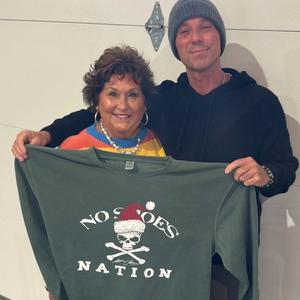 Artist - Kenny Chesney & His Mom 1