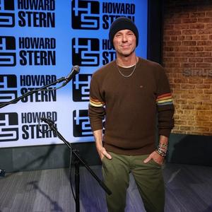 Artist - Kenny Chesney on Howard Stern Show