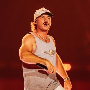 Morgan Wallen performing in Miami