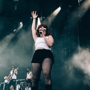 CMAT performing at NOS ALIVE 2025