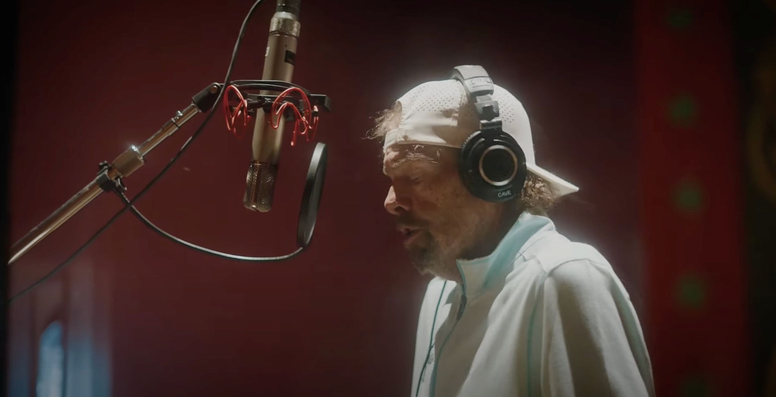 Watch: Toby Keith and Luke Combs Record Joe Diffie's 'Ships That Don't Come In' for 'HIXTAPE: Vol. 3: DIFFTAPE' | Holler