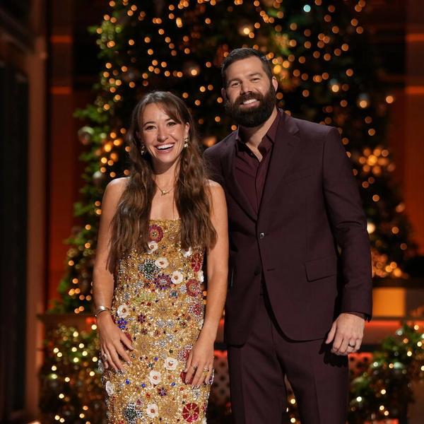 CMA Country Christmas 2025 – Hosts Lauren Daigle and Jordan Davis