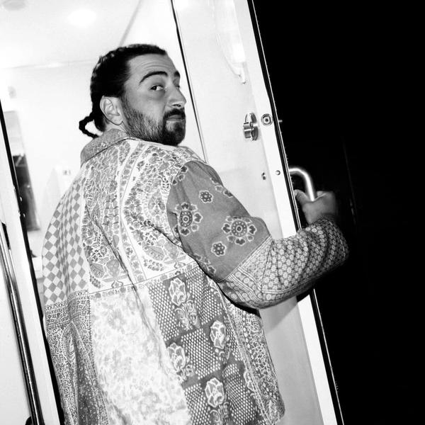 Noah Kahan walking on-stage