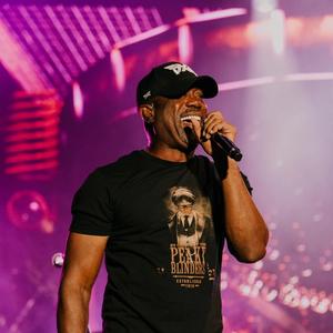 Darius Rucker performing live
