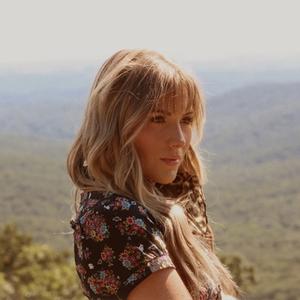 Holler Country Music