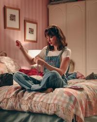 Taylor Swift in bedroom for ’Elizabeth Taylor’ video