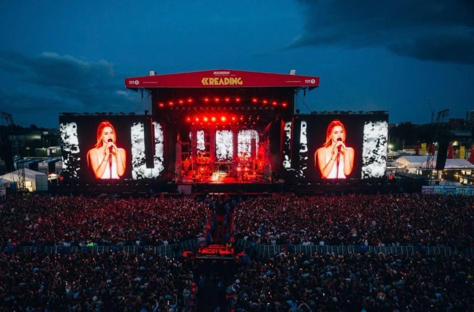 Lana Del Rey Performs HitFilled Reading Festival Set as it Looks