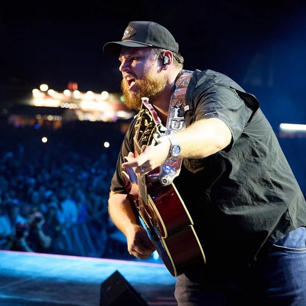 Luke Combs performing live