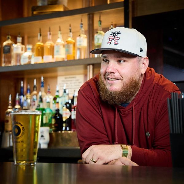 Artist – Luke Combs – Category 10 Bar