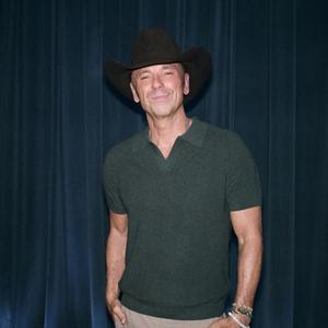 Artist - Kenny Chesney on Apple Music 2026