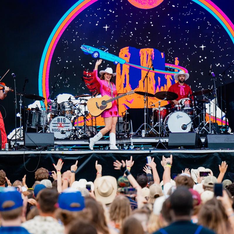 <p>Kaitlin Butts performing at Railbird 2024</p>