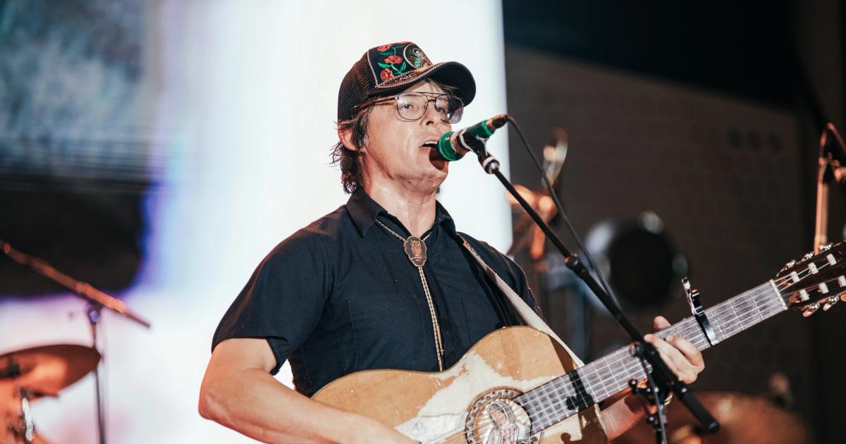 Stephen Wilson Jr. - 'Patches' | Holler Dreamy Draw Session