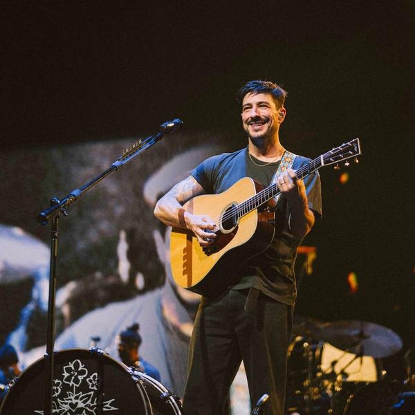 Marcus Mumford performing live