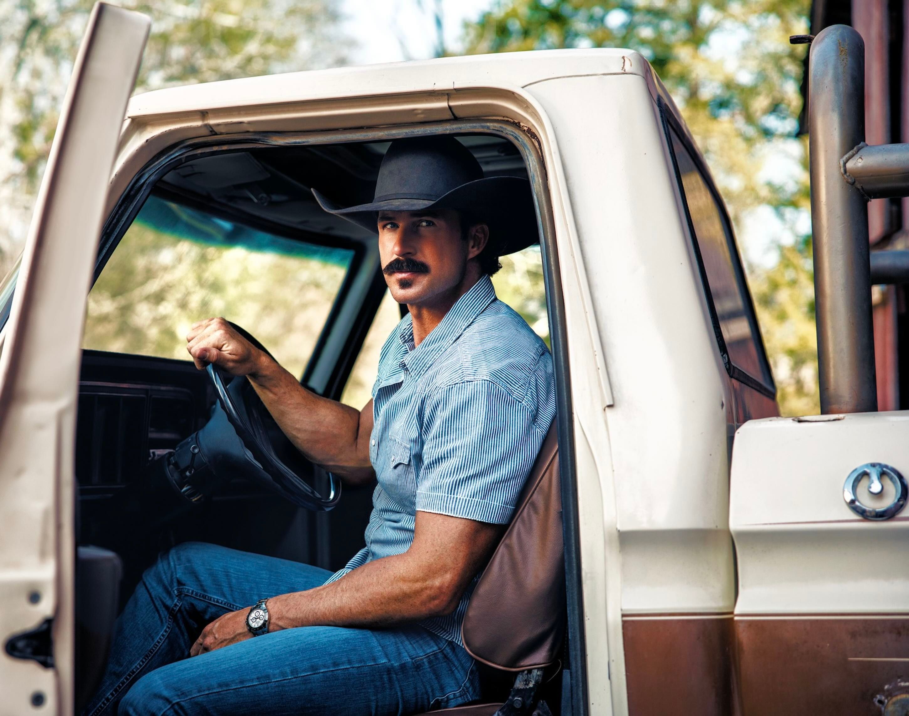 Holler Country Music