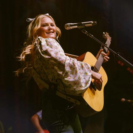 Artist - Hailey Whitters Live