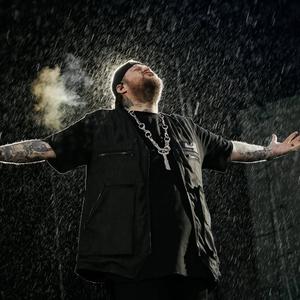 Jelly Roll performing in the rain