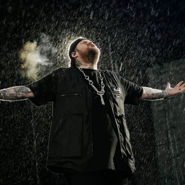 Jelly Roll performing in the rain