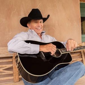 George Strait smilin’ and chillin’ with a guitar