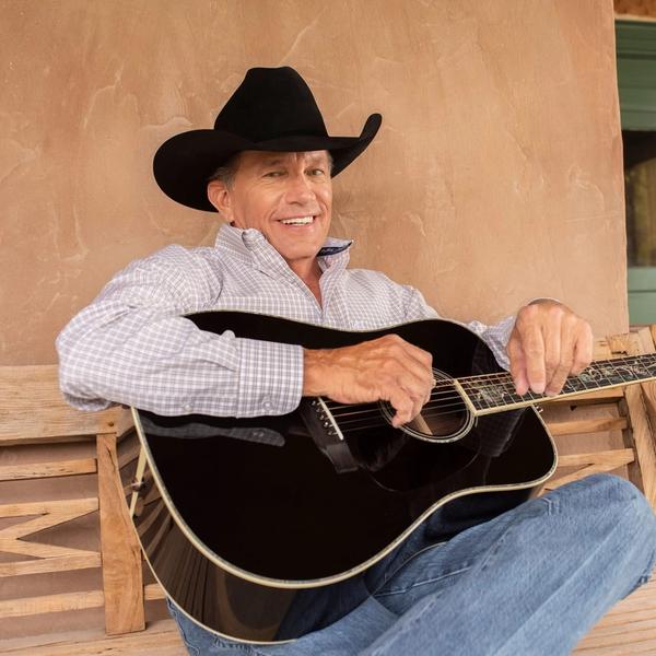 George Strait smilin’ and chillin’ with a guitar
