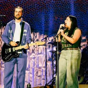 Noah Kahan and Gigi Perez performing together at BST Hyde Park 2024